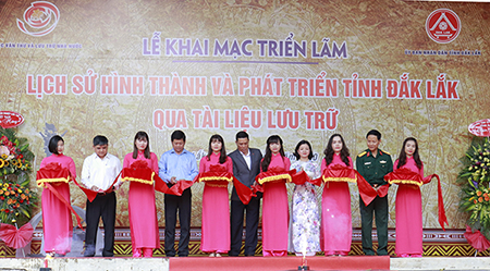 Triển lãm tài liệu lưu trữ tại Đắk Lắk nhân kỷ niệm 45 năm chiến thắng Buôn Ma Thuột