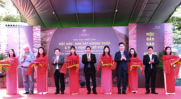 Khai mạc triển lãm tài liệu lưu trữ chuyên đề: “Mộc bản - Bảo vật hoàng triều” và “Thiên hùng ca sử Việt”